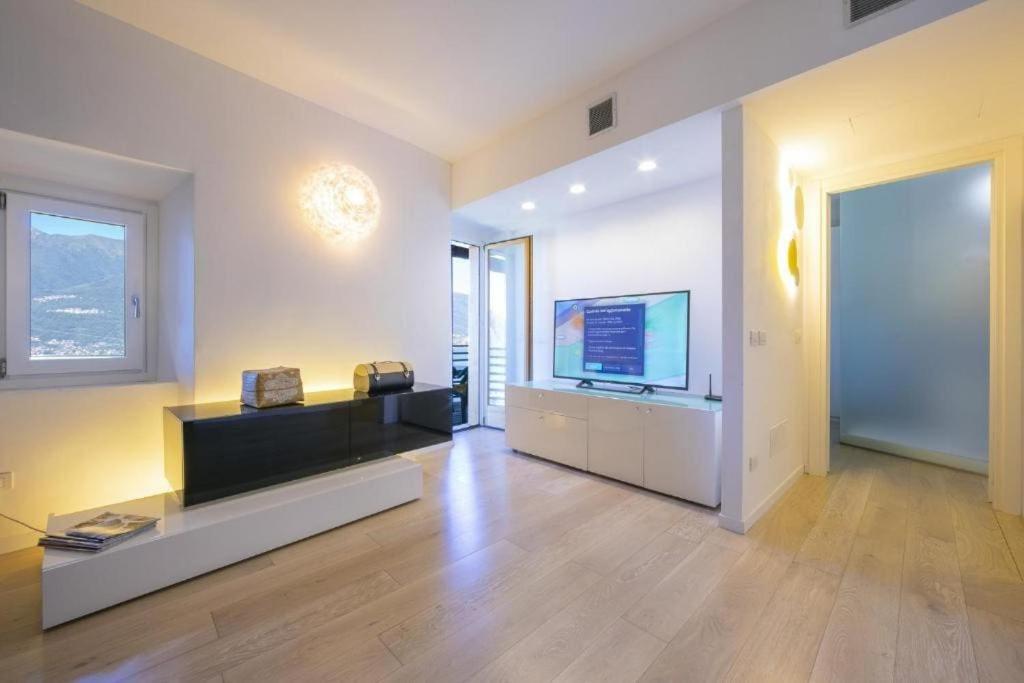 Poolside Apartment Cristina Bellano Exteriör bild