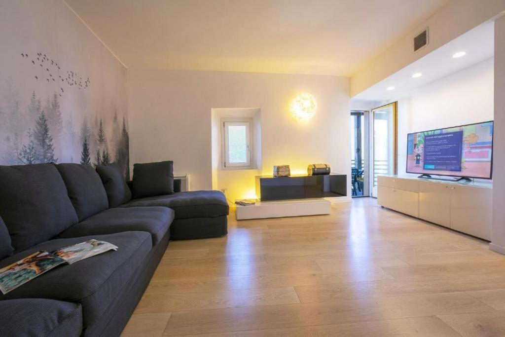 Poolside Apartment Cristina Bellano Exteriör bild